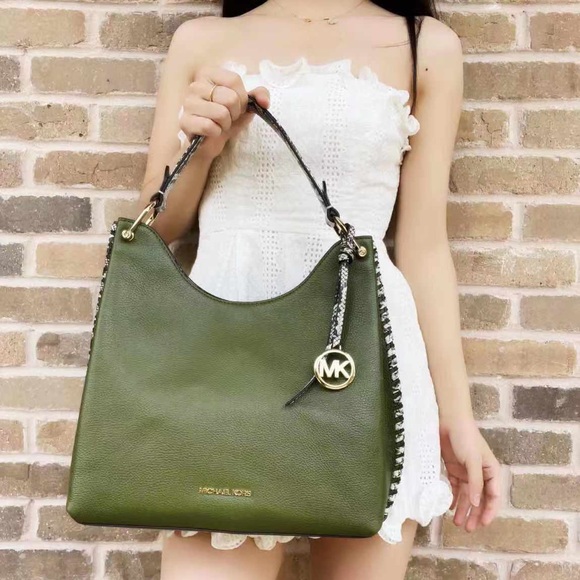 Bundle💕NWT Michael Kors Shoulder Bag & Wristlet - Picture 4 of 8